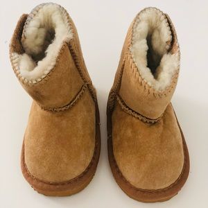 Toddler UGG boots 5 1/2 in or 14 cm